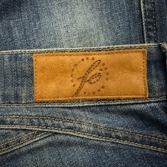 Push-Up Butt-Lifting Italian Jeans, Size 27 - Picture 4 of 8